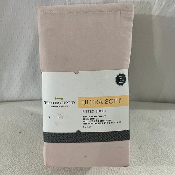Threshold Ultra Soft Fitted Sheet 300 Thread Count (39"x75") TWIN (Soft Pink) - Picture 1 of 3